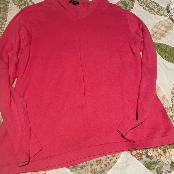 Alafani Men’s Large Pink Vneck Sweater Like New/ Valentine’s Day/ Baby Showers - Picture 4 of 5